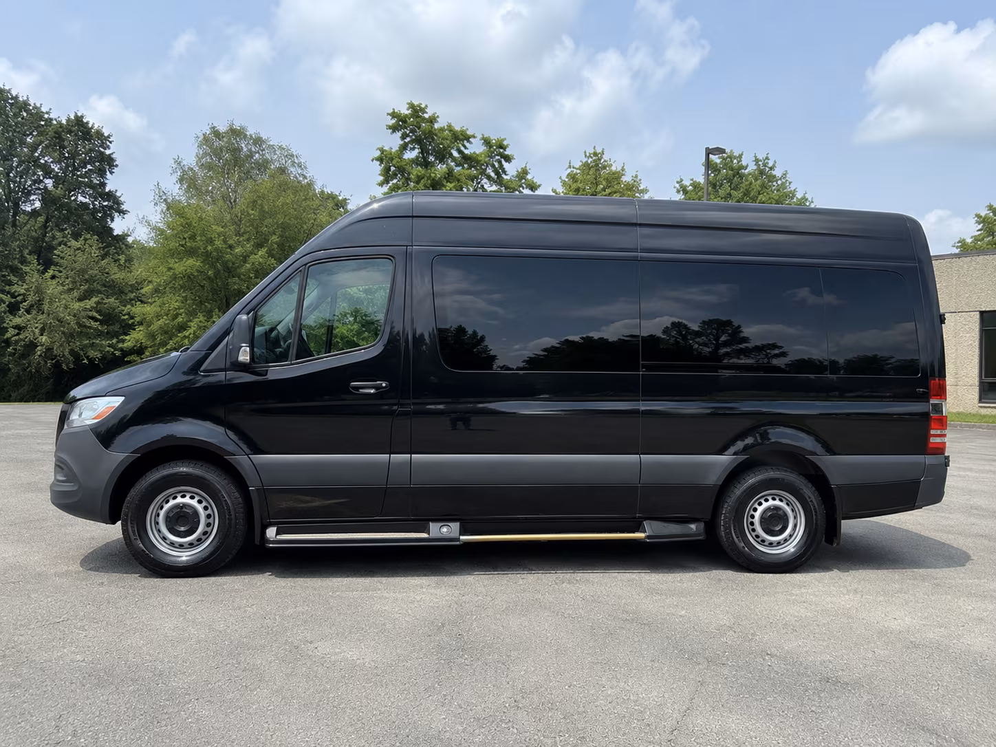find the perfect transportation for your next airport transfer 2